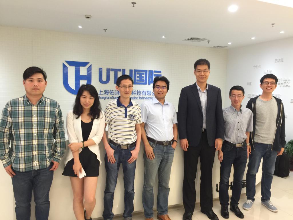 我们教师代表与佑译公司代表合影
